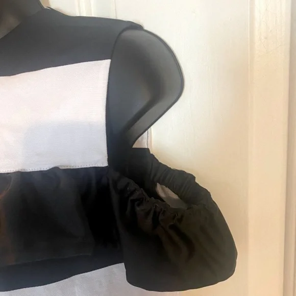 “GOEN.J” Striped Off the Shoulder Ruffle Top